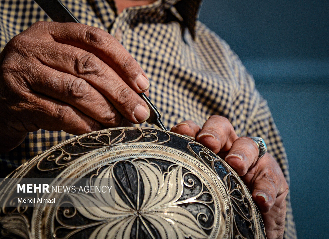 طلوع دوباره توسعه برمدارصنایع دستی/ سمنان نیازمند برنامه‌ریزی است