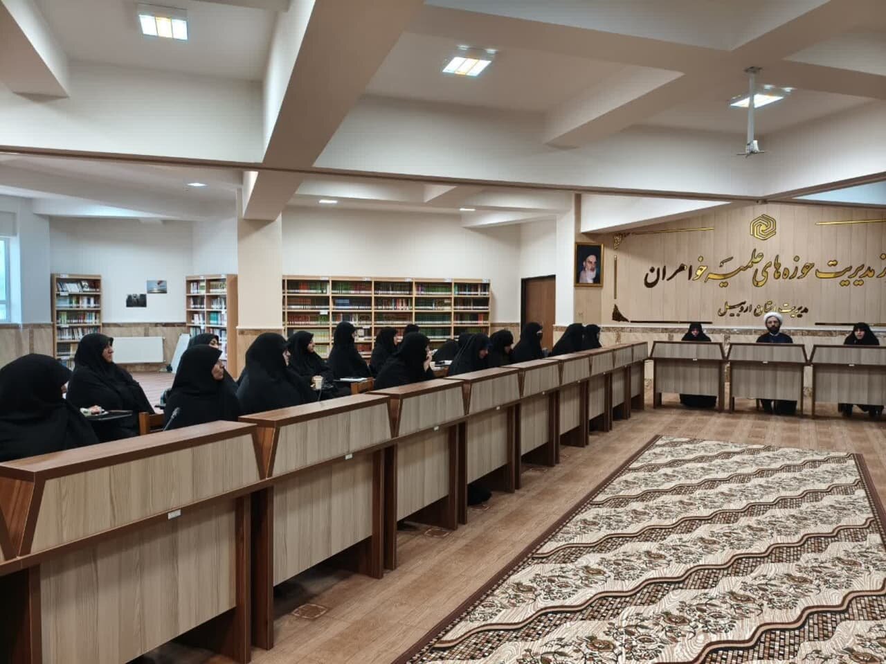 جهان امروز تشنه فراگیری مسائل معنوی است/تربیت ۱۶۰۰طلبه خواهر در اردبیل