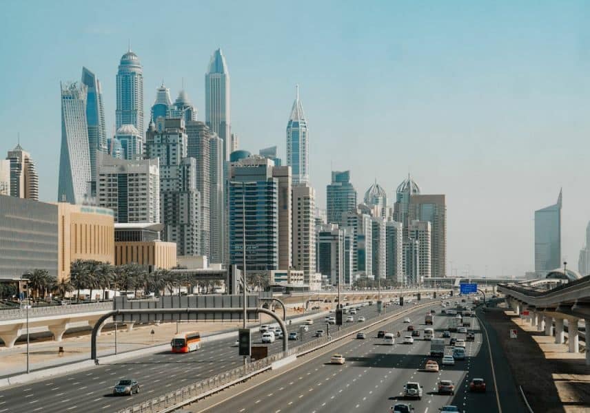 چالش‌های بازار کار و اشتغال در دبی: رویای ثروتمند شدن در سایه رقابت