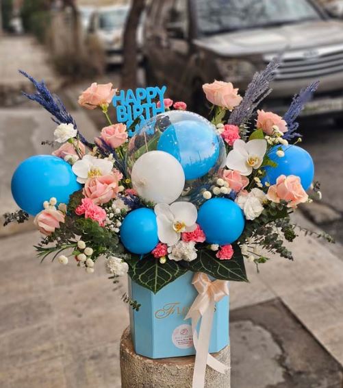 باکس گل و بادکنک تولد نوزاد