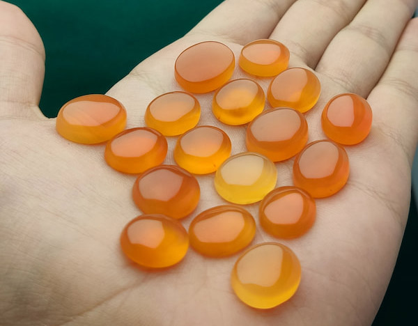 ویژگی های نگین شرف الشمس